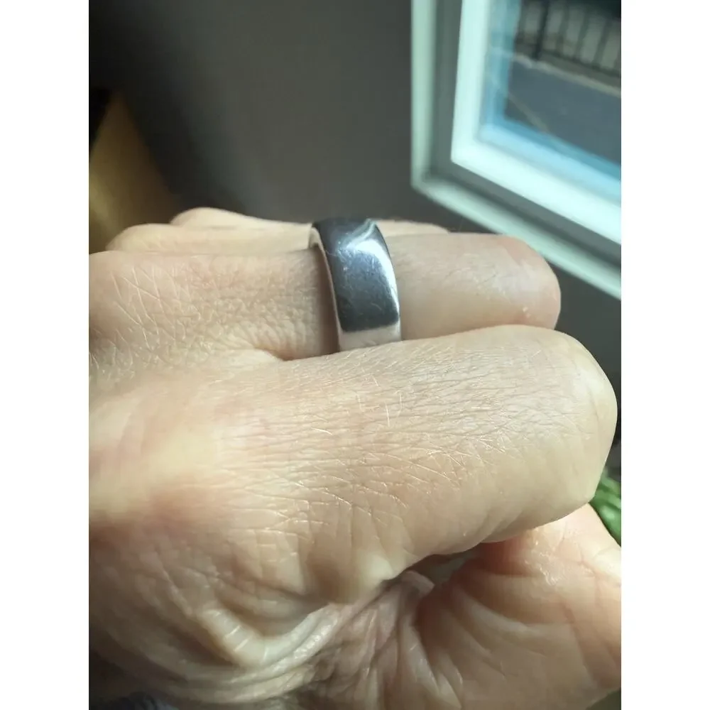 ✨ Oura Ring Gen 3 Silver Horizon, Unisex, Size 8 + New Charger